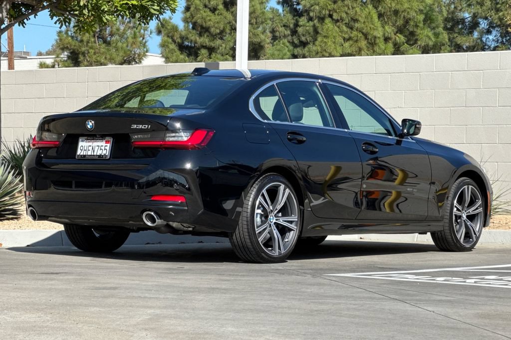Used 2024 BMW 330i Sedan w/ Convenience Package RWD image 7