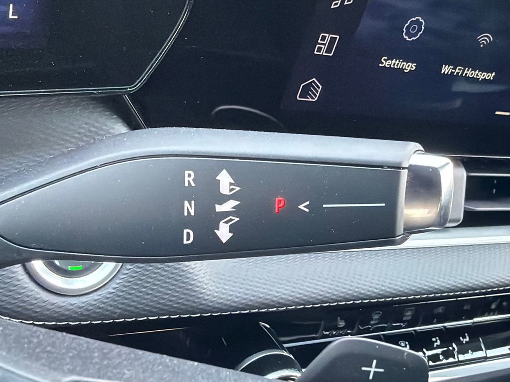 Used 2025 Chevrolet Equinox LT image 32