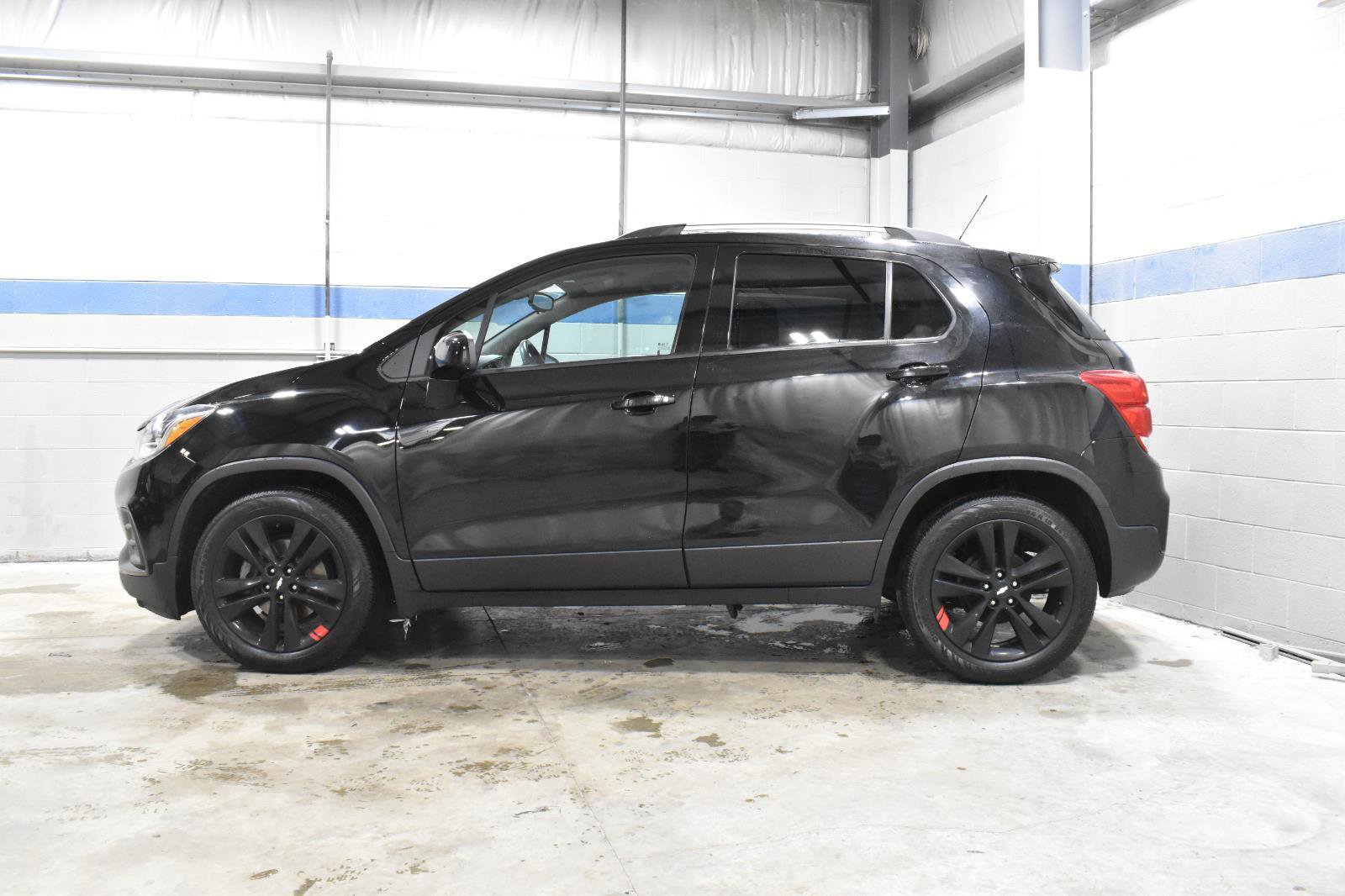 Used 2021 Chevrolet Trax LT w/ Redline Edition image 23