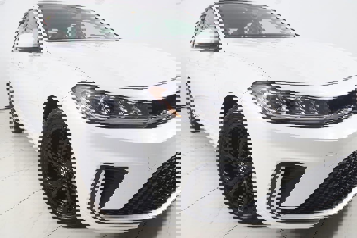 Used 2025 Volkswagen Jetta SE image 15