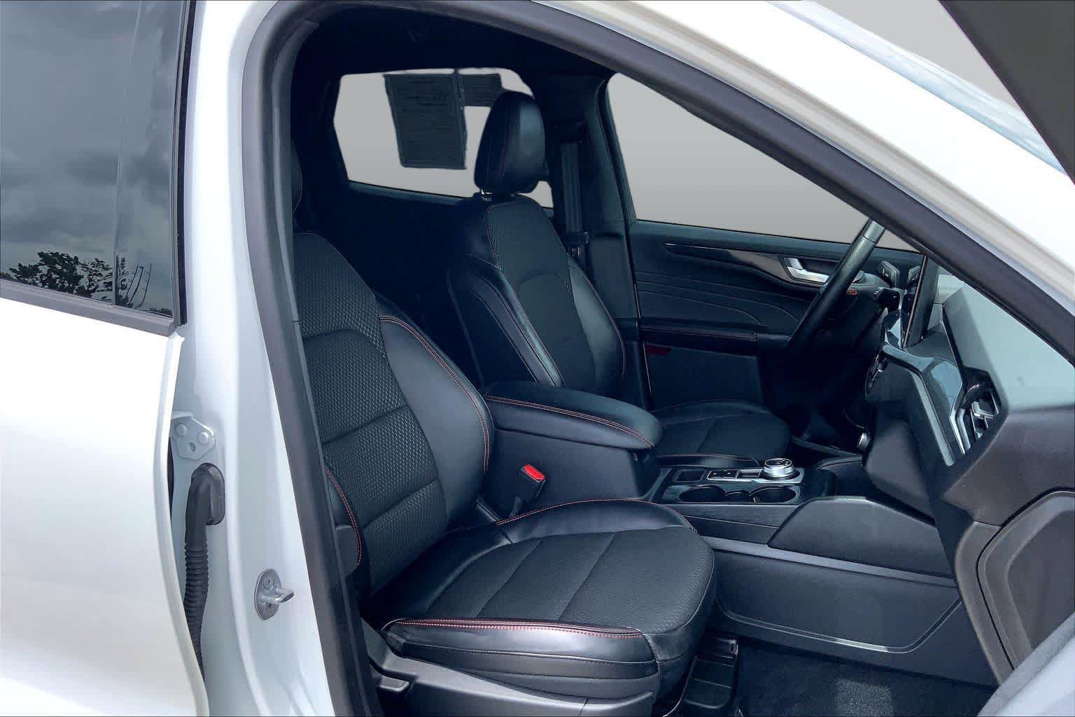Used 2023 Ford Escape ST-Line w/ Tech Pack #1 FWD image 9