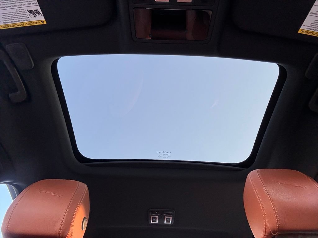 Used 2022 Jaguar XF R-Dynamic SE AWD/4WD image 46
