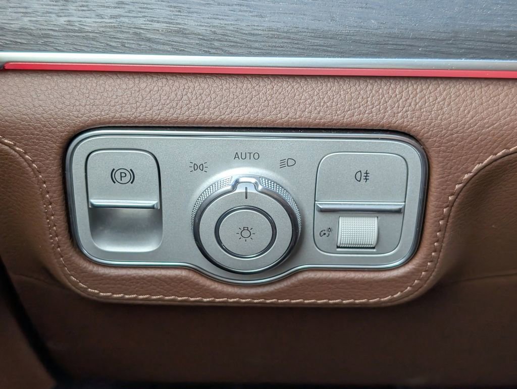 Used 2025 Mercedes-Benz GLS 580 4MATIC image 18