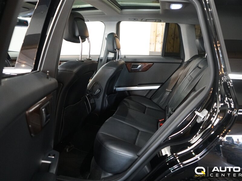 Used 2010 Mercedes-Benz GLK 350 4MATIC image 21