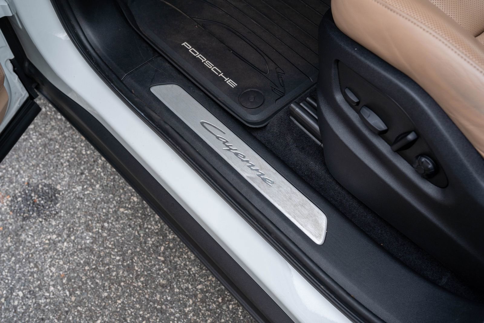 Certified 2024 Porsche Cayenne image 23