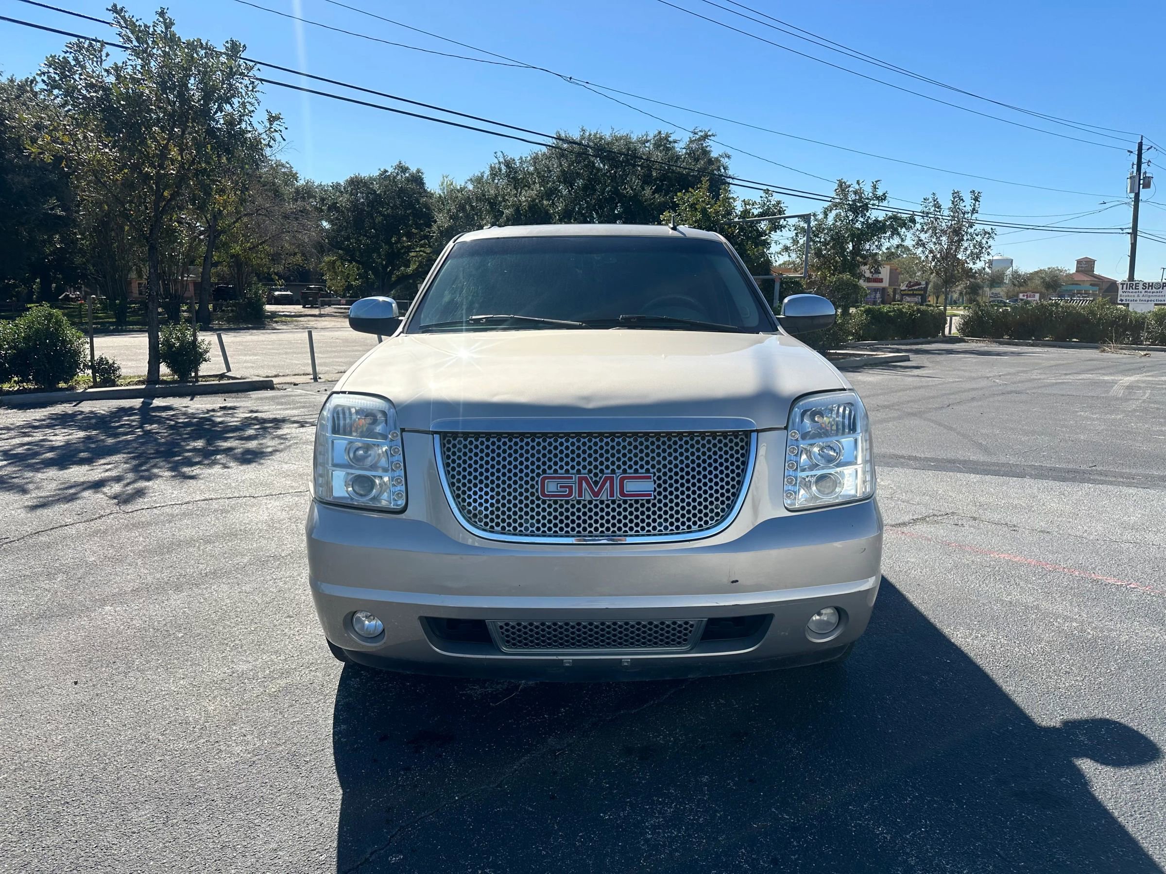 Used 2007 GMC Yukon XL SLE image 2