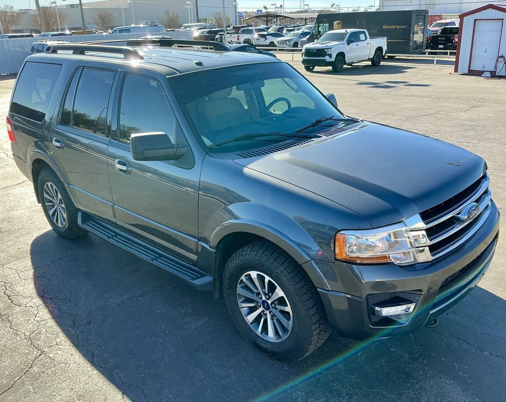 Used 2015 Ford Expedition XLT w/ Equipment Group 202A image 4
