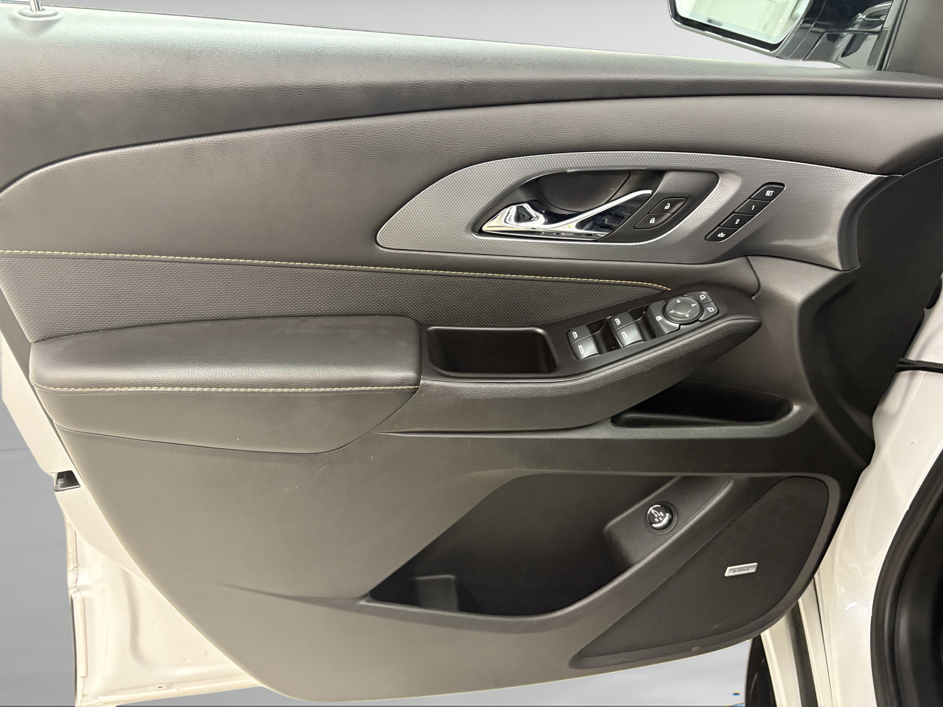 Used 2020 Chevrolet Traverse Premier image 27