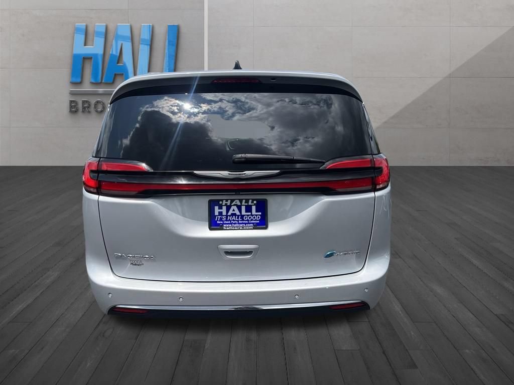 Used 2023 Chrysler Pacifica Touring-L FWD image 4