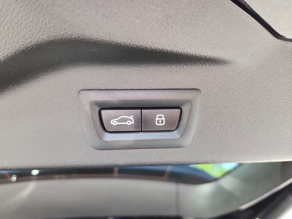 Used 2025 BMW X7 xDrive40i w/ M Sport Package AWD/4WD image 14