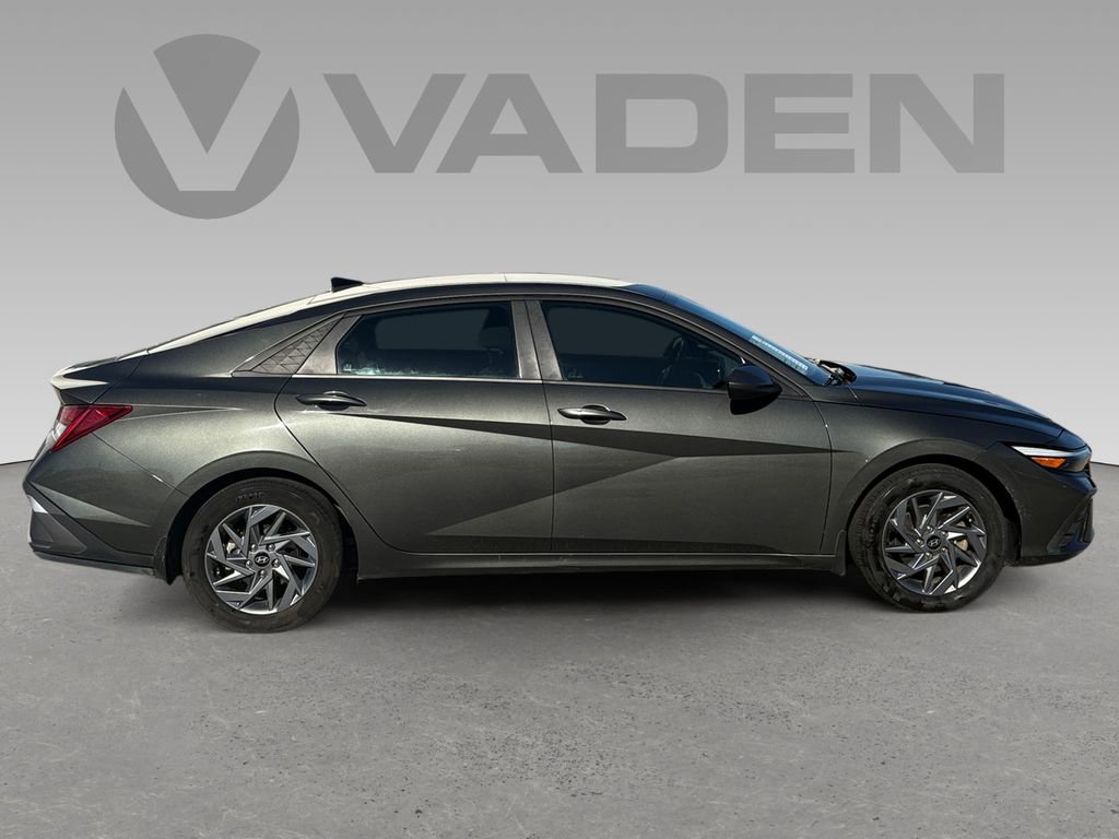 Used 2024 Hyundai Elantra Blue image 5