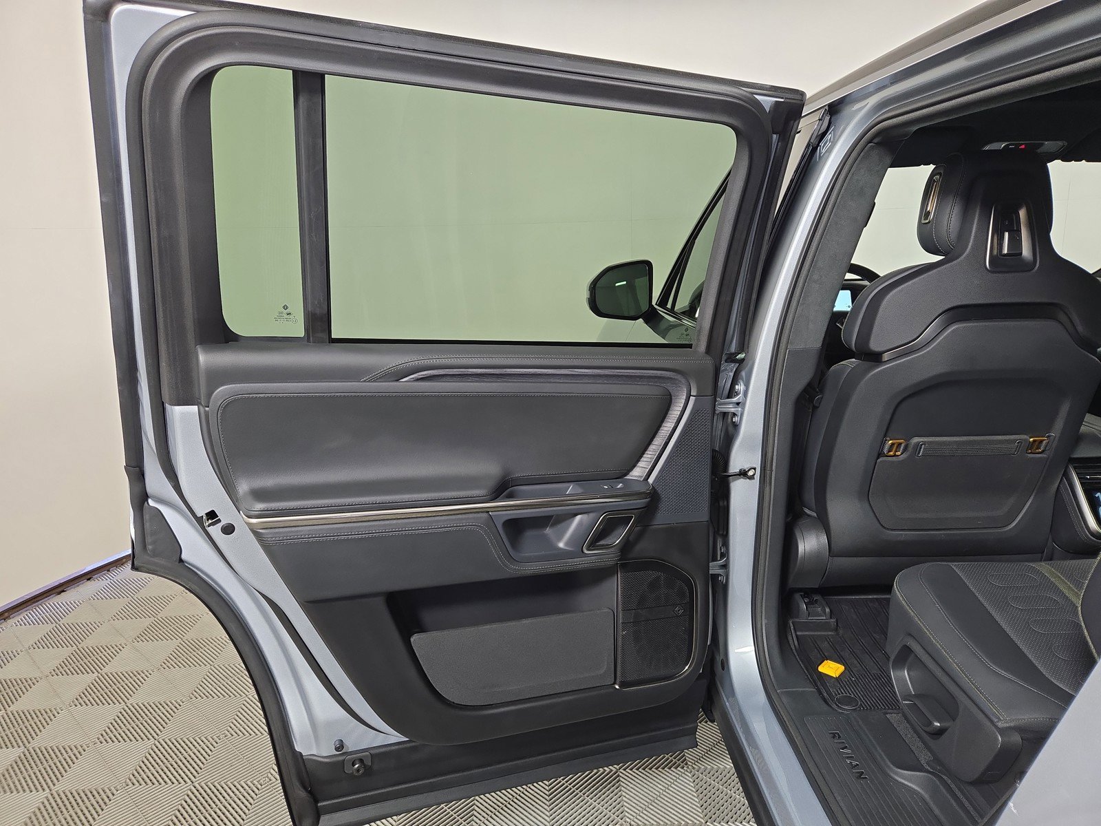 Used 2024 Rivian R1S Adventure image 17