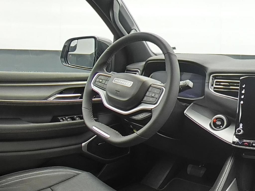 Used 2025 Jeep Wagoneer Series II w/ 8-Passenger Seating Package AWD/4WD image 21