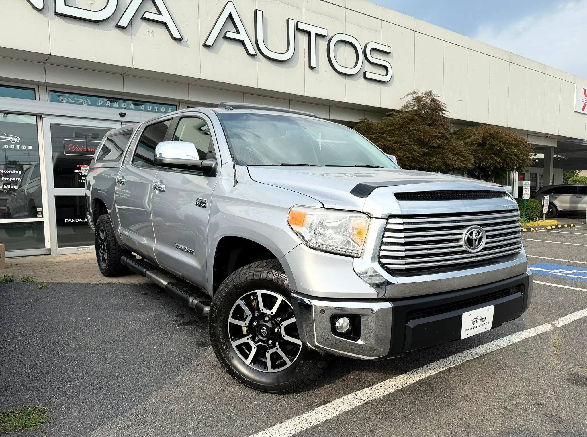 Used 2017 Toyota Tundra Limited w/ Limited Premium Package AWD/4WD image 1