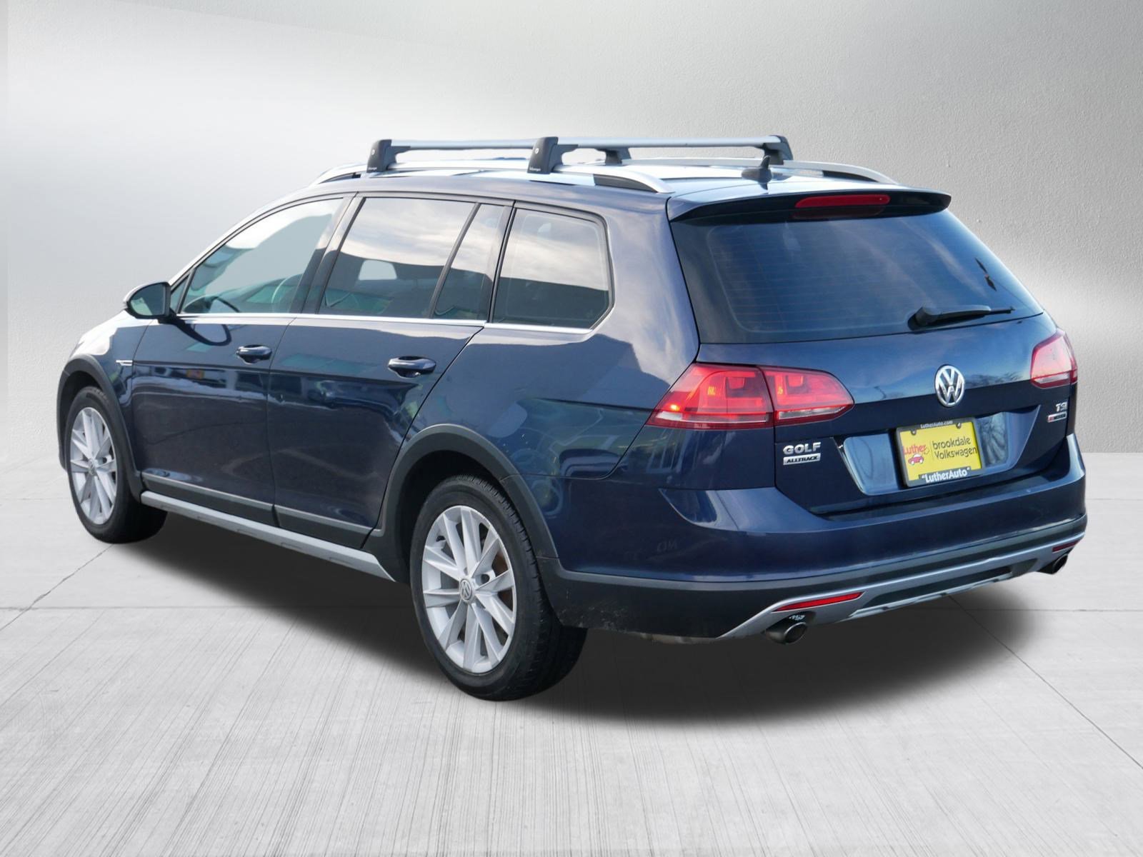 Used 2017 Volkswagen Golf Alltrack S image 5
