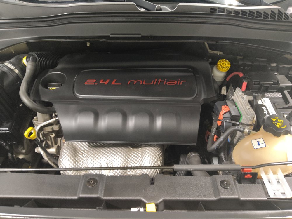 Used 2016 Jeep Renegade Latitude w/ Cold Weather Group AWD/4WD image 30