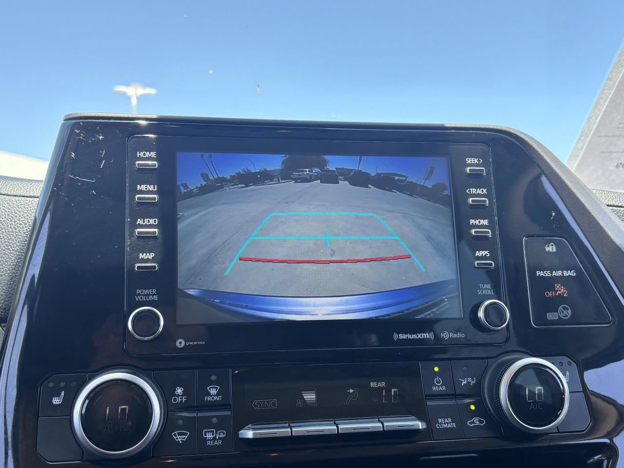 Used 2020 Toyota Highlander XLE AWD/4WD image 22