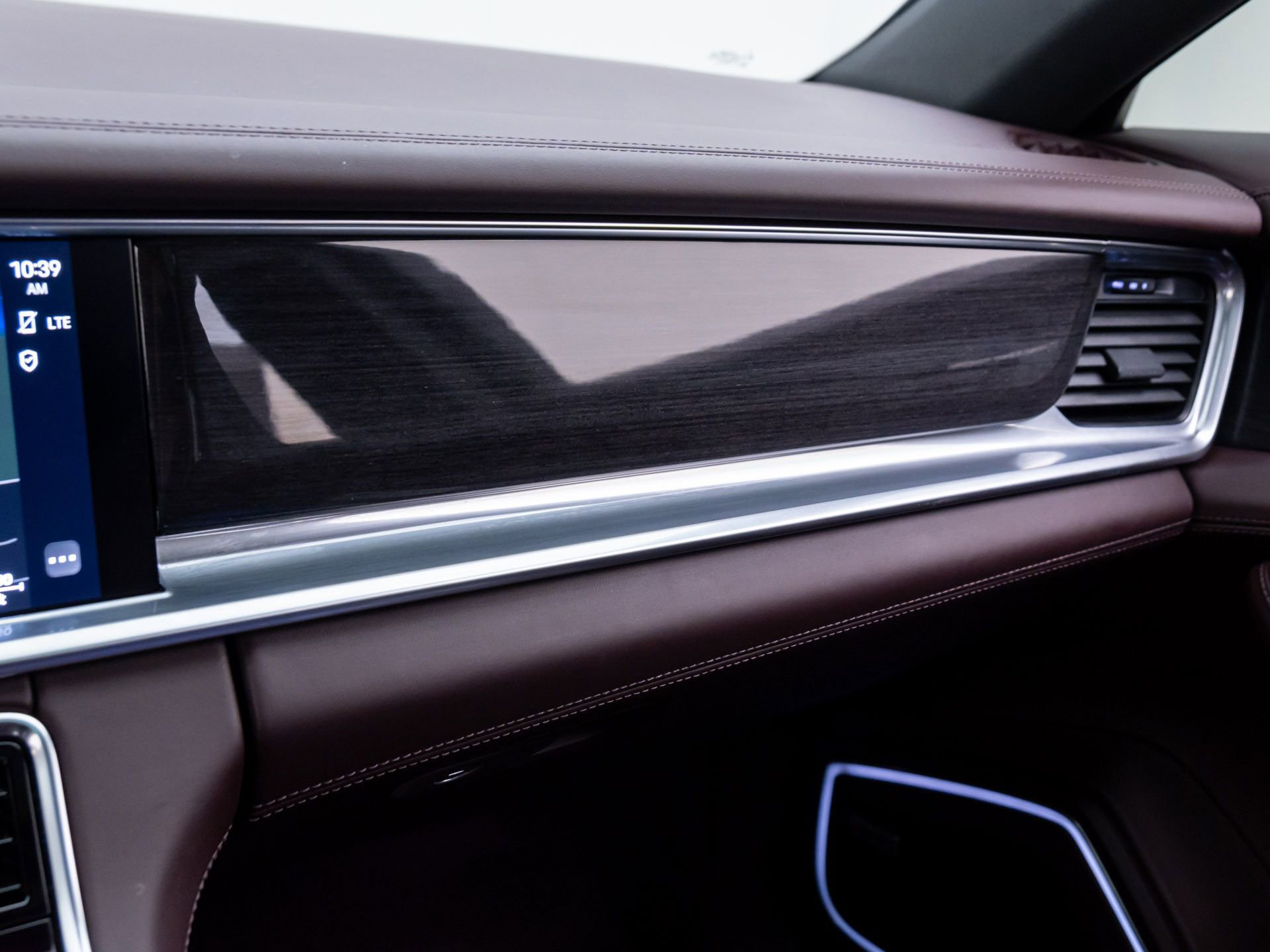 Certified 2023 Porsche Panamera 4 Platinum Edition image 28