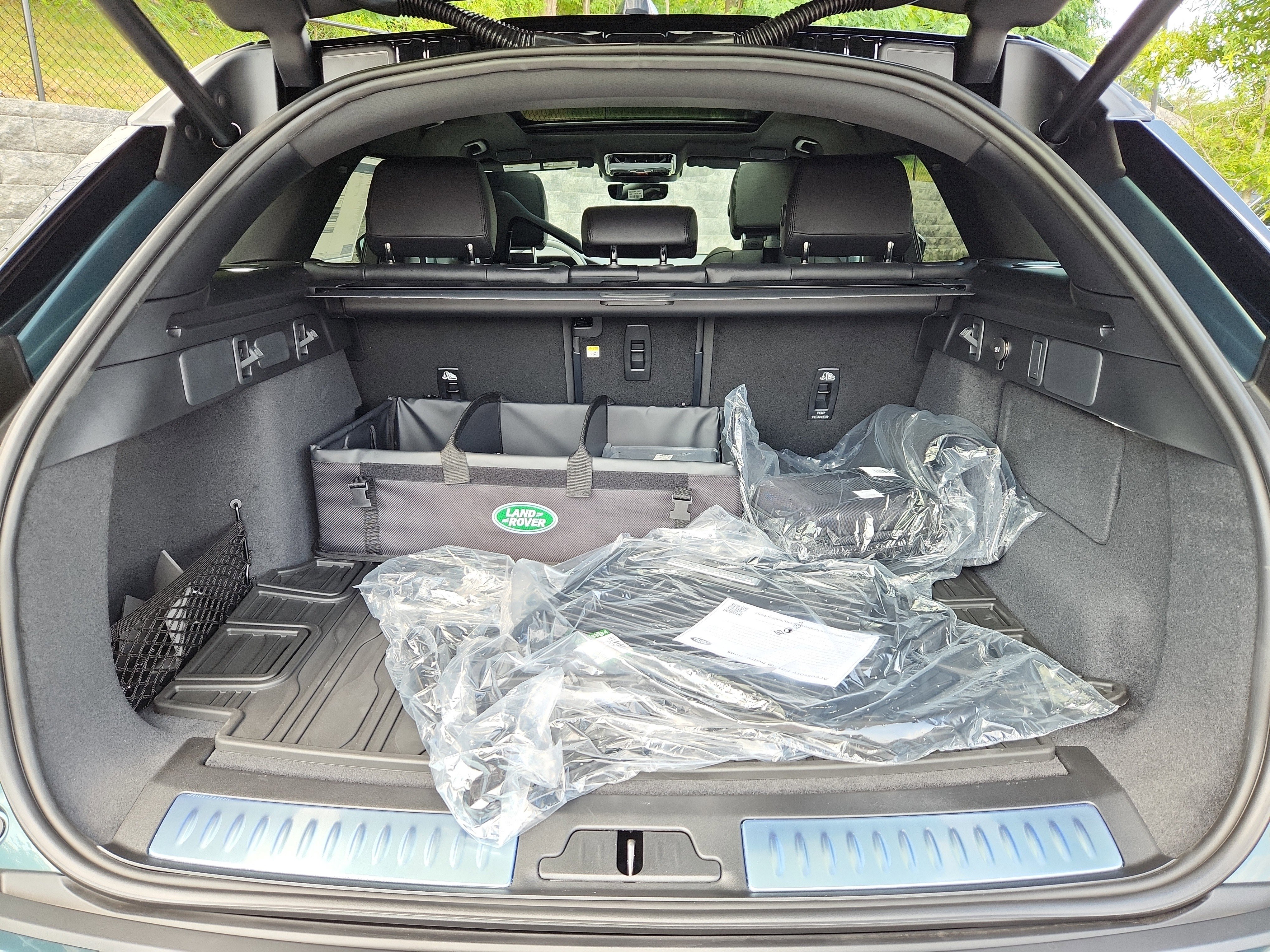 Used 2026 Land Rover Range Rover Velar Dynamic SE image 13