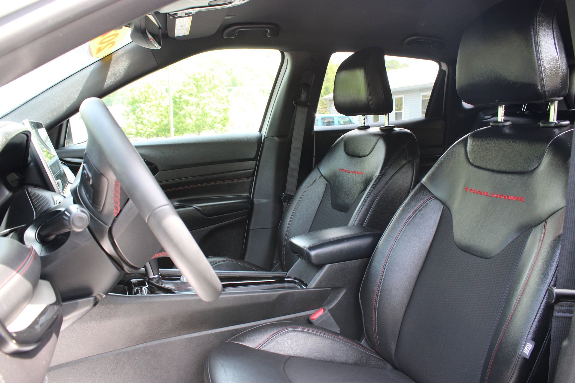 Used 2025 Jeep Compass Trailhawk AWD/4WD image 17