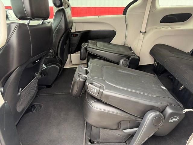 Used 2024 Chrysler Pacifica Touring-L FWD image 38