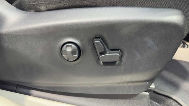 Used 2019 Chrysler Pacifica Touring-L Plus w/ Tire & Wheel Group FWD image 14
