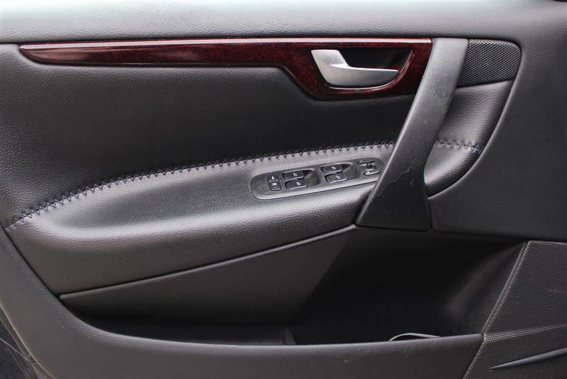 Used 2004 Volvo V70 AWD/4WD image 13