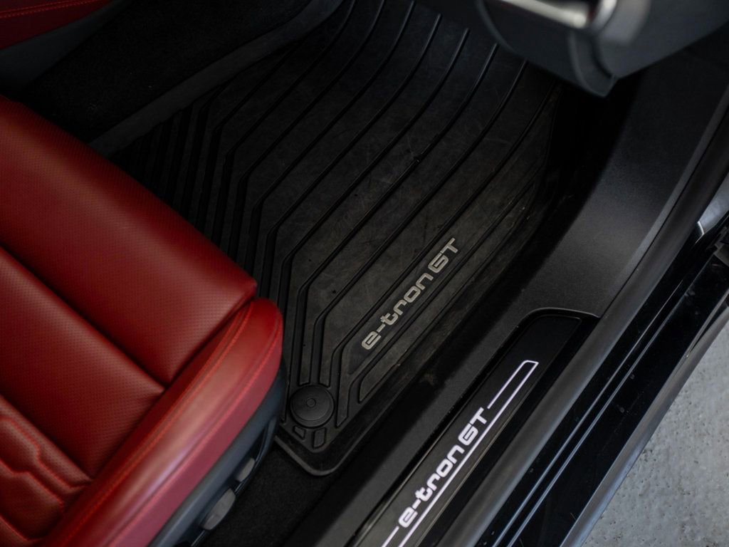 Used 2024 Audi e-tron GT Prestige AWD/4WD image 31