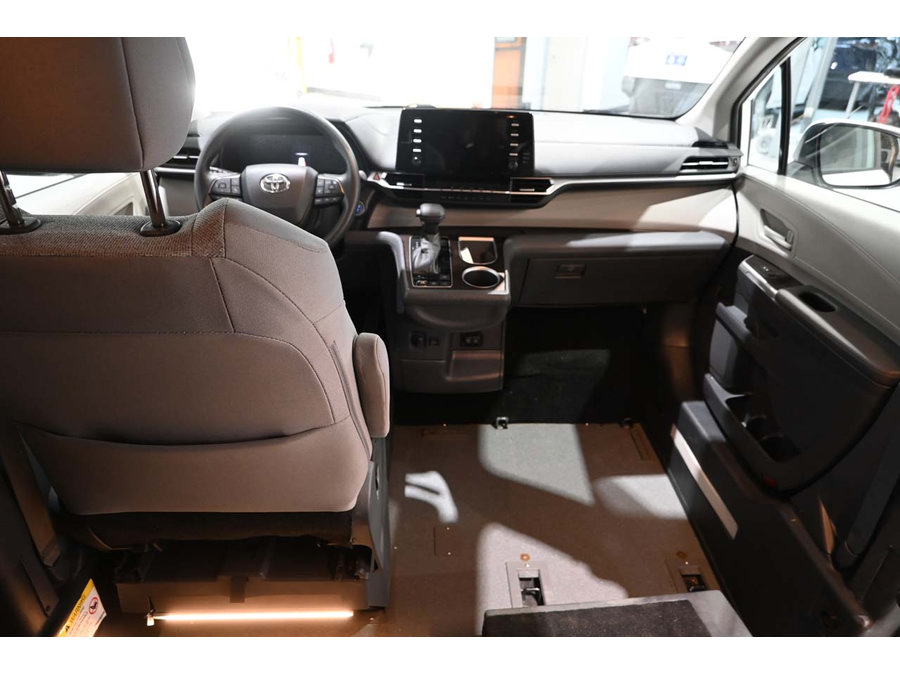 Used 2022 Toyota Sienna LE AWD/4WD image 21