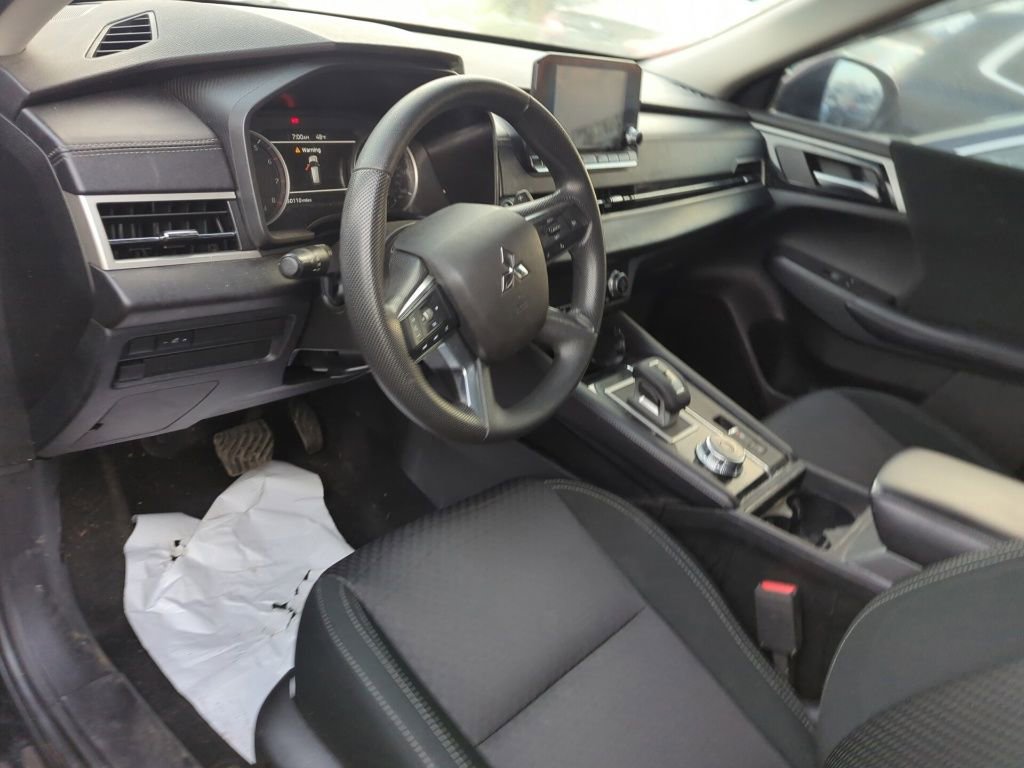 Used 2024 Mitsubishi Outlander ES image 7