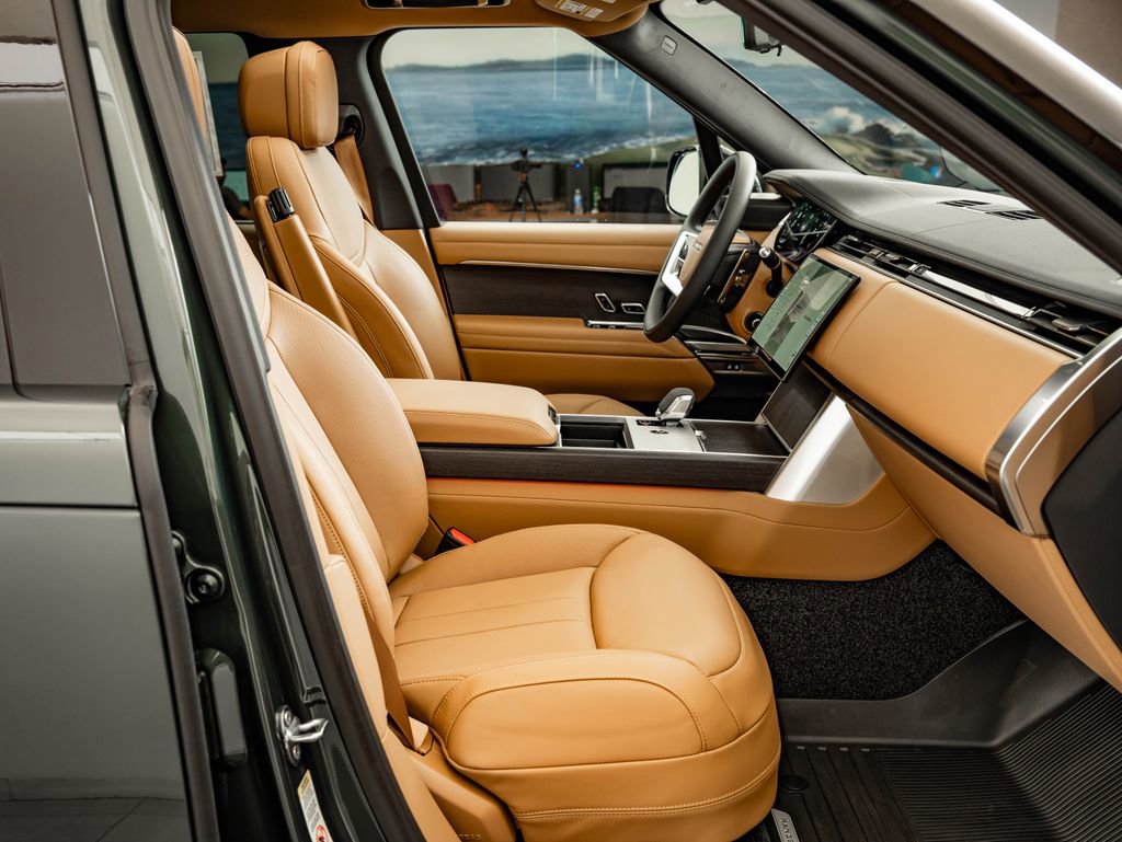 New 2026 Land Rover Range Rover Long Wheelbase SE AWD/4WD image 24