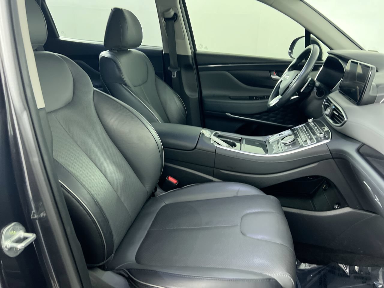 Used 2021 Hyundai Santa Fe SEL w/ Convenience + Premium Package FWD image 18