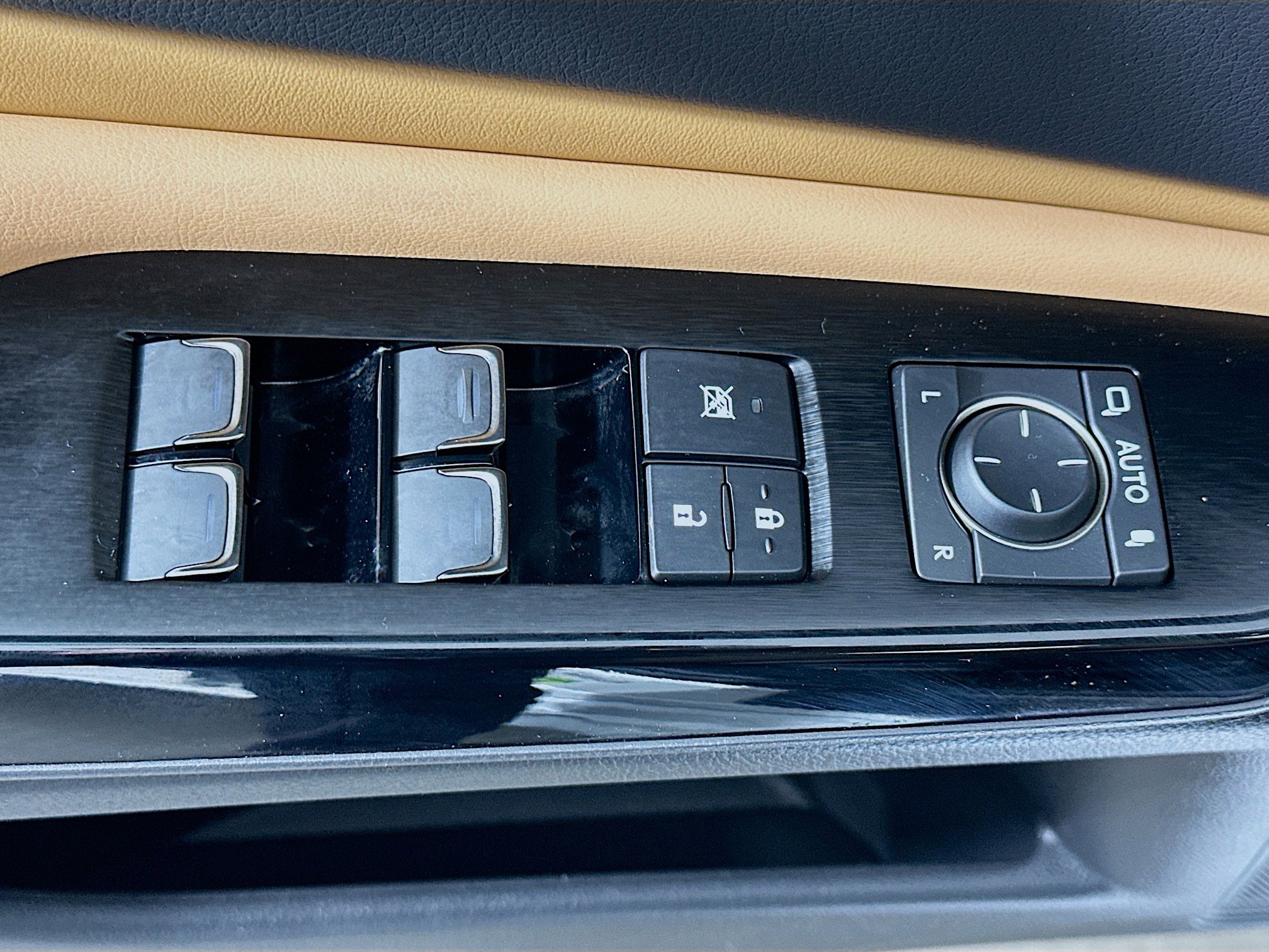 Used 2025 Lexus ES 350 w/ Premium Package image 15