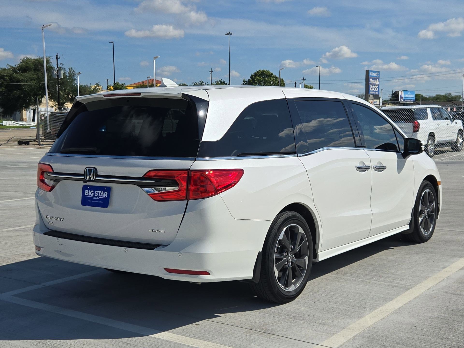 Certified 2024 Honda Odyssey Elite image 3