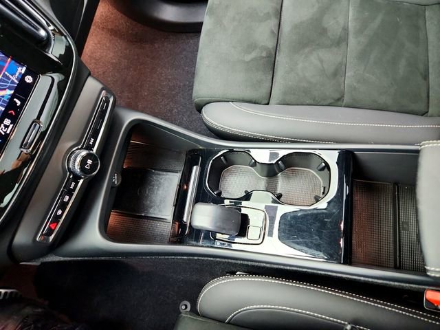 Certified 2022 Volvo XC40 P8 Recharge Plus image 24