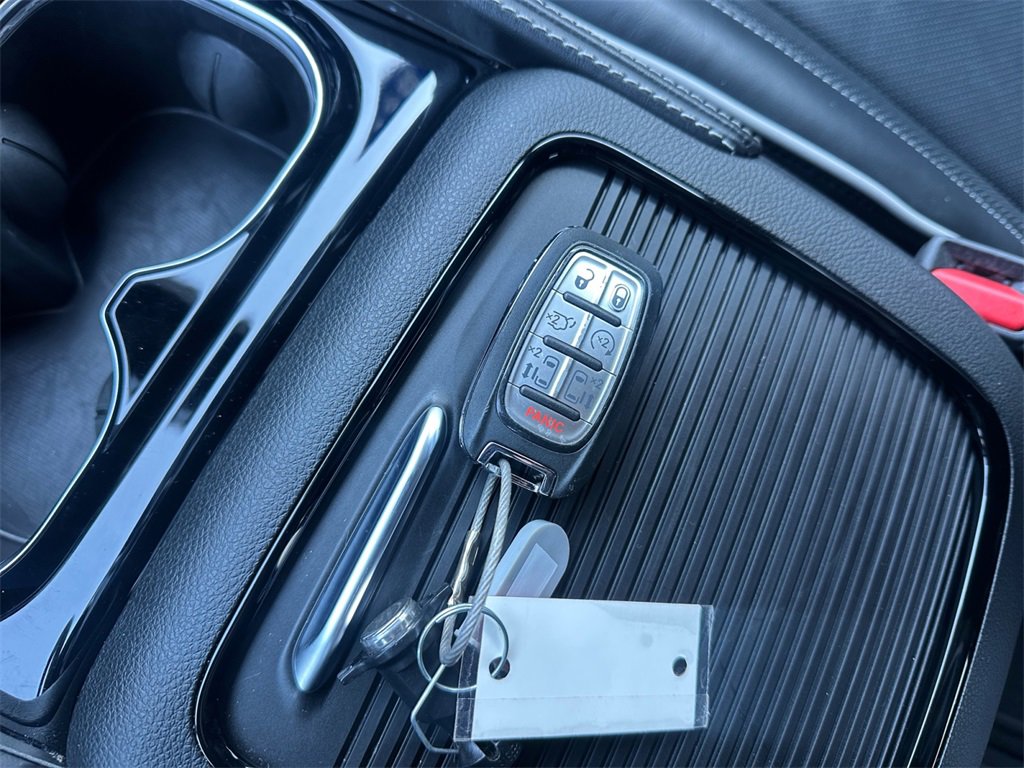 Certified 2025 Chrysler Pacifica Limited image 33