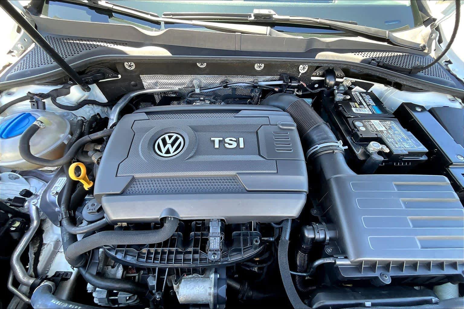 Used 2015 Volkswagen Golf S FWD image 30
