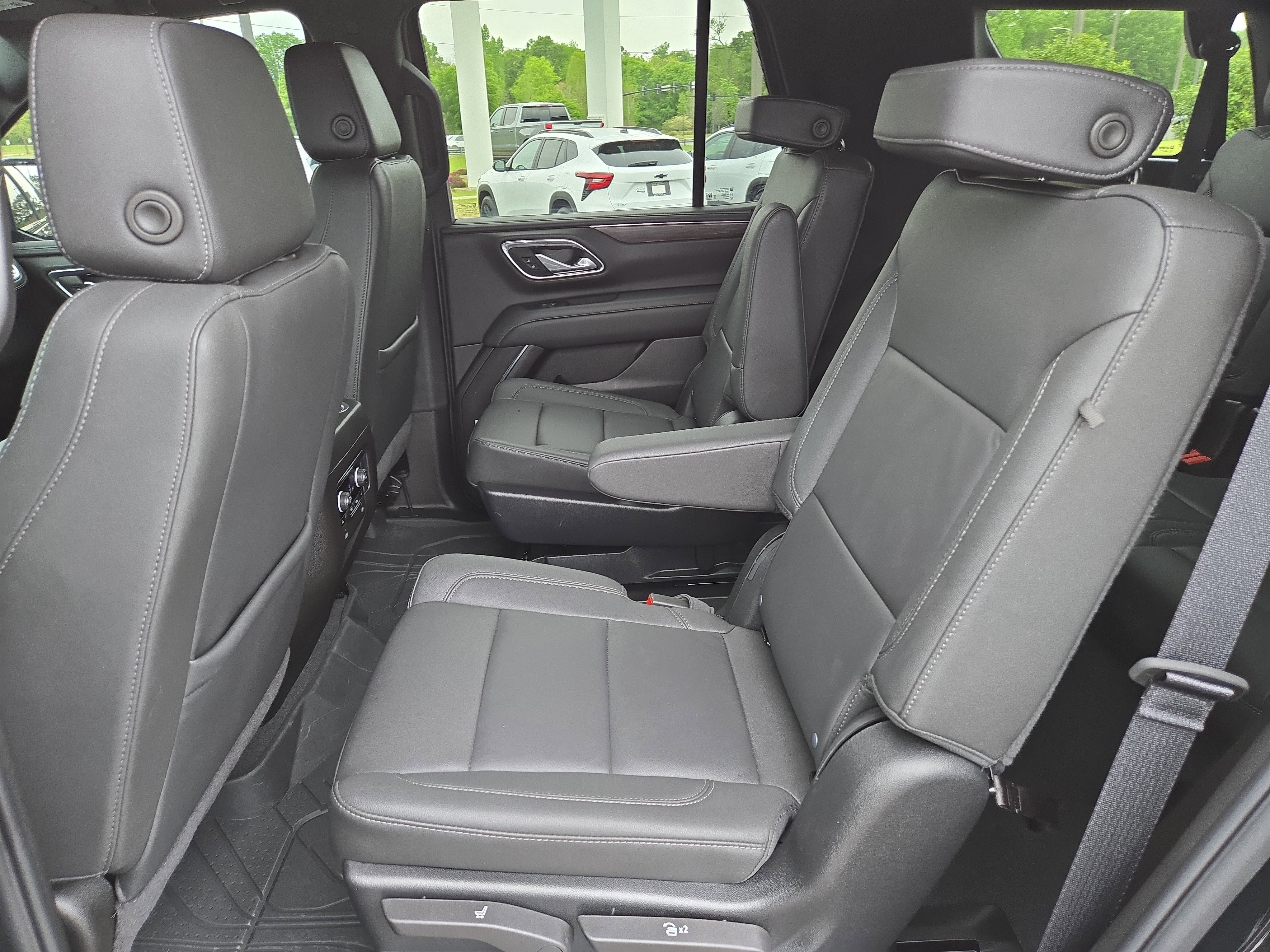 Used 2024 Chevrolet Tahoe Z71 w/ Luxury Package image 20