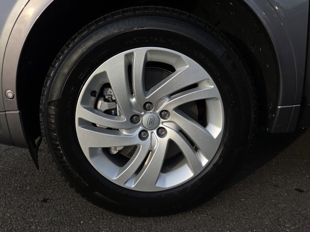 New 2025 Land Rover Discovery Sport S image 28