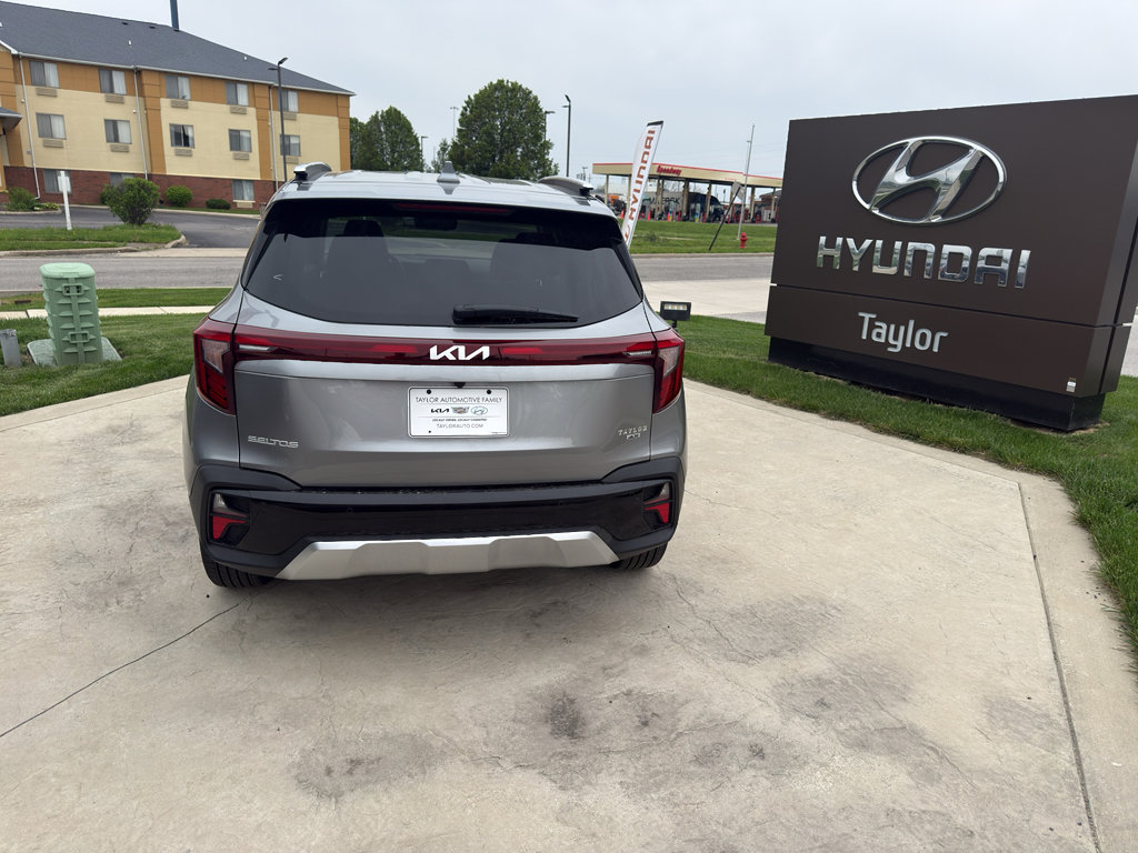 Used 2025 Kia Seltos EX w/ EX Sunroof Package AWD/4WD image 3