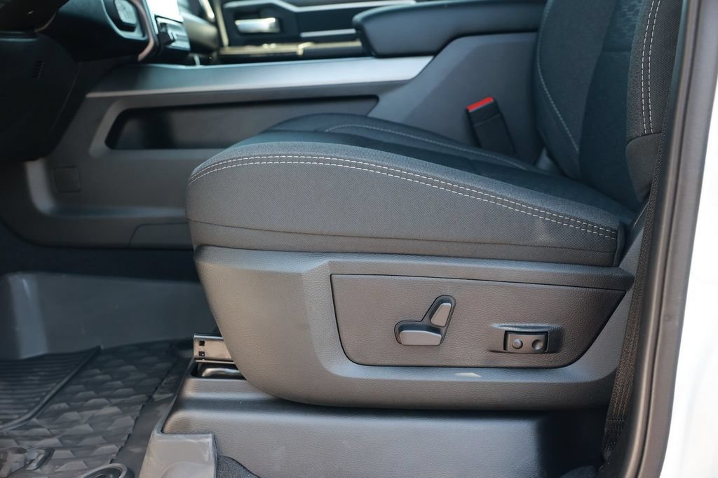 New 2026 RAM 3500 Big Horn AWD/4WD image 18