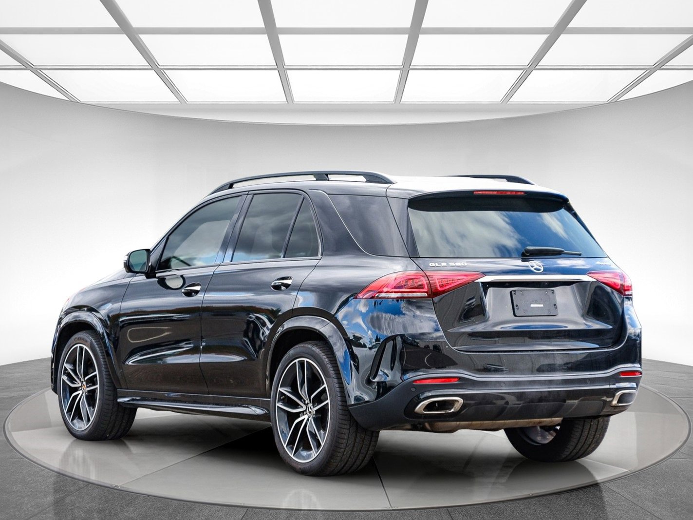 Certified 2021 Mercedes-Benz GLE 580 4MATIC image 2