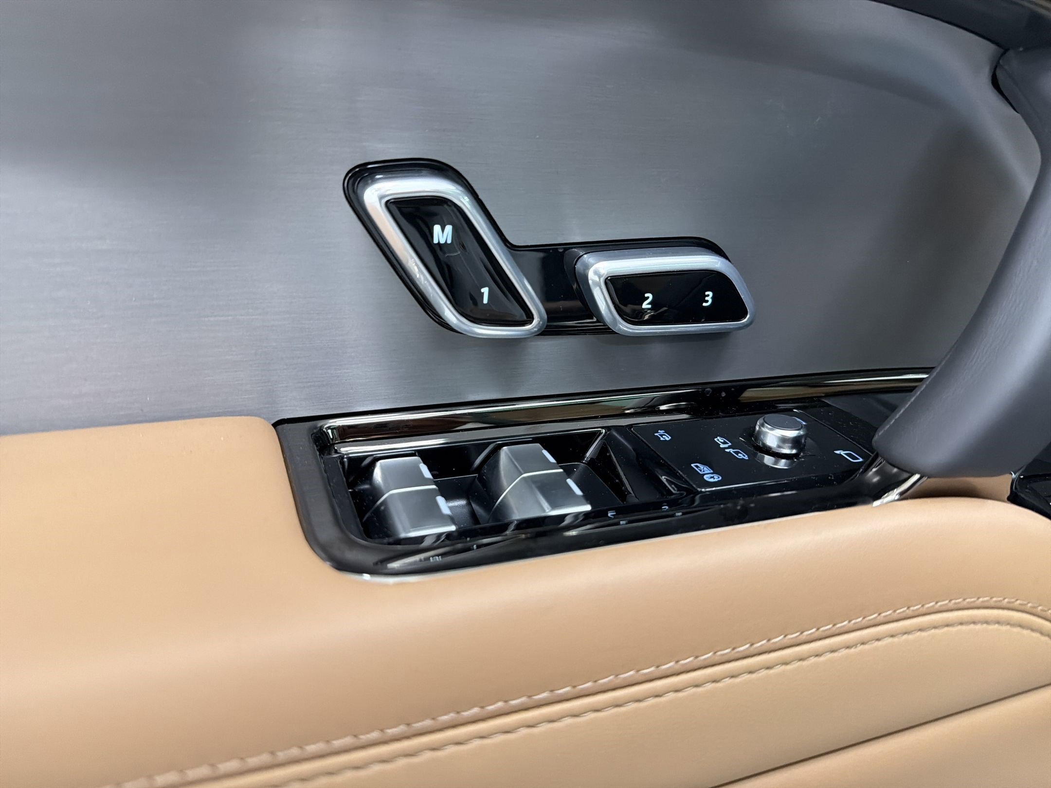 New 2026 Land Rover Range Rover Sport SE AWD/4WD image 12