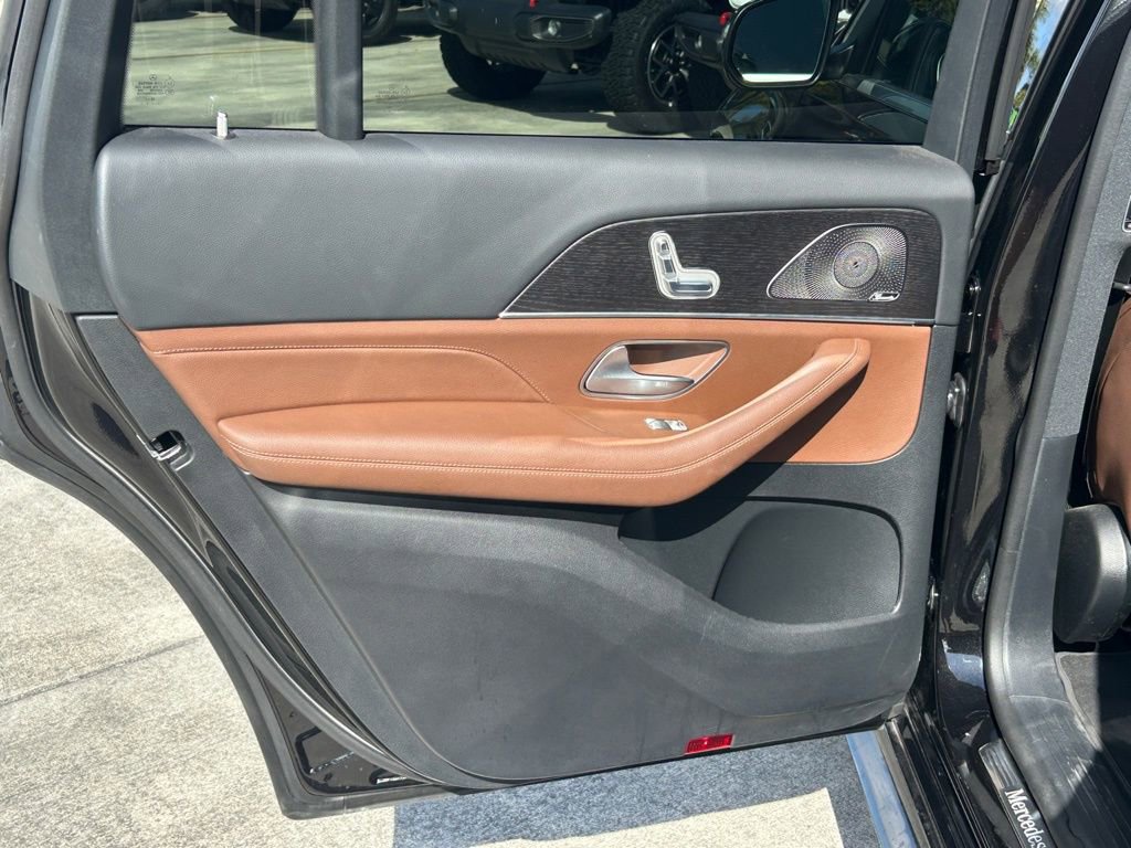 Used 2024 Mercedes-Benz GLS 450 4MATIC w/ AMG Line Exterior image 39