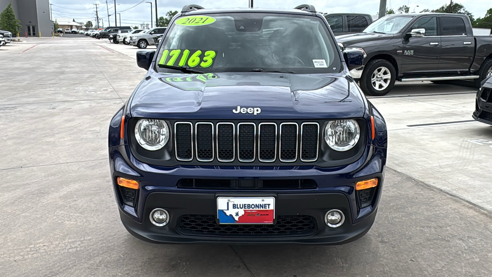 Used 2021 Jeep Renegade Latitude FWD image 2