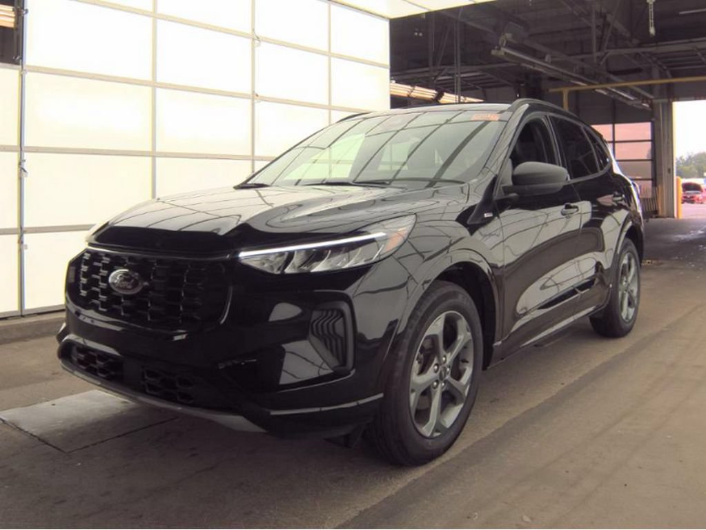 Used 2024 Ford Escape ST-Line w/ Tech Pack #1 AWD/4WD image 2