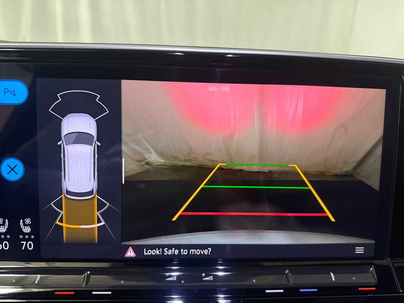 Certified 2024 Volkswagen Atlas Cross Sport SE image 32