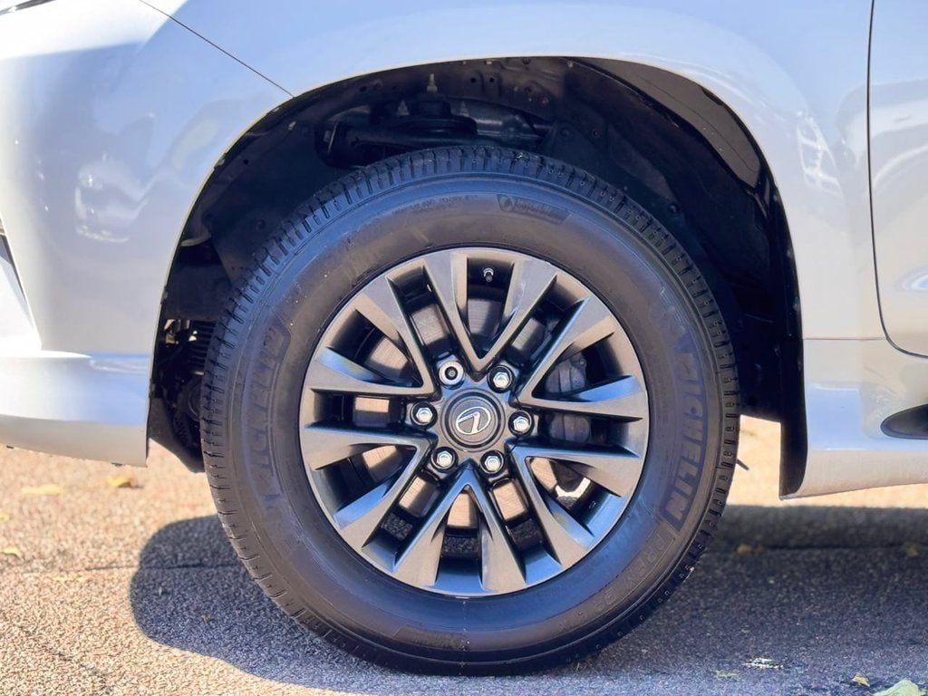 Used 2023 Lexus GX 460 Premium w/ Premium Package AWD/4WD image 11