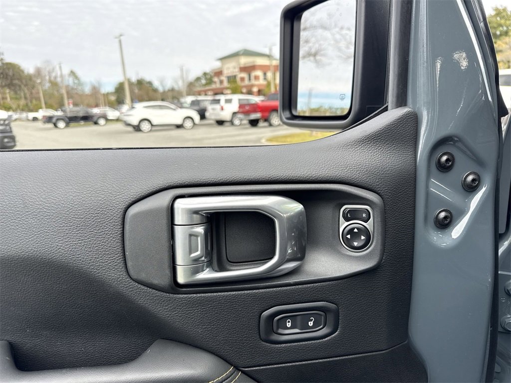 Used 2024 Jeep Wrangler Sahara image 13