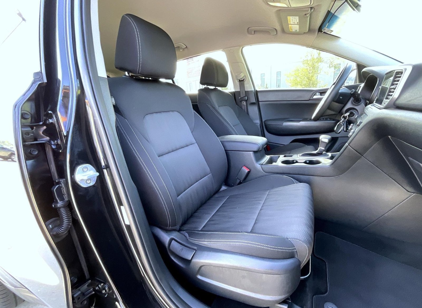 Used 2020 Kia Sportage LX AWD/4WD image 16